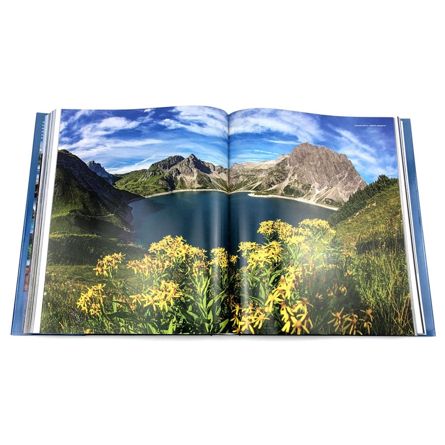 Glossy layflat panoramic photo book with seamless full spread printing