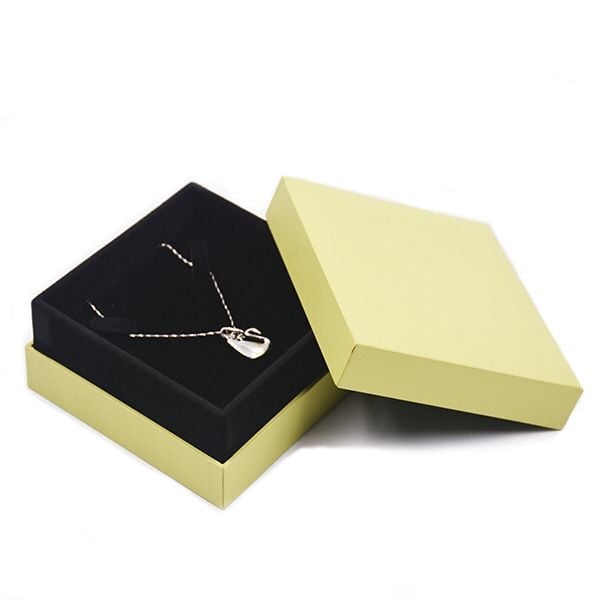 China Luxury Custom Printed Necklace Jewelry Packaging Box Corrugated Board with Embossing and Matt Lamination
