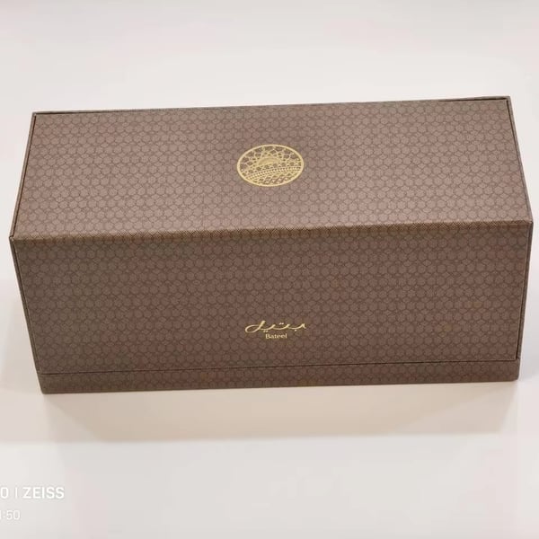 Custom Recyclable Luxury Folding Clamshell Magnetic Inner Tray Rigid Paper Box with Embossing Matt Lamination Sponge Lining